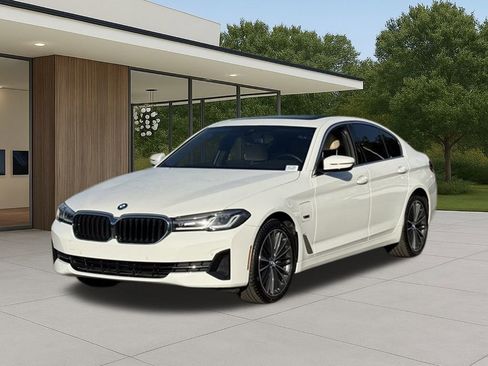 Certified 2023 BMW 530e w/ Convenience Package image 2