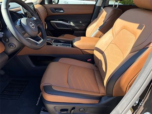 New 2025 Nissan Pathfinder Platinum image 20