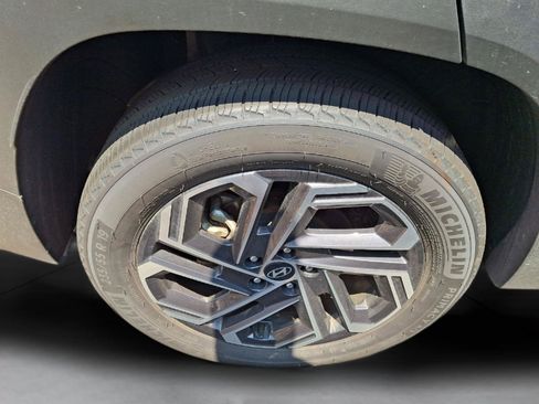 Certified 2025 Hyundai Tucson Limited AWD/4WD image 10