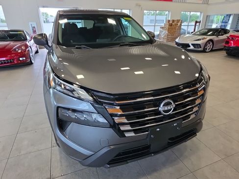 Used 2024 Nissan Rogue S AWD/4WD image 4