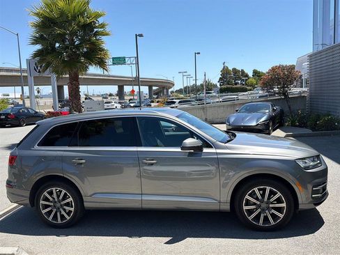 Used 2017 Audi Q7 3.0T Premium Plus w/ Premium Plus Package AWD/4WD image 4