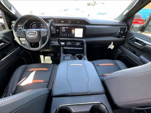 Used 2025 GMC Sierra 2500 AT4 w/ AT4 Premium Plus Package AWD/4WD image 16