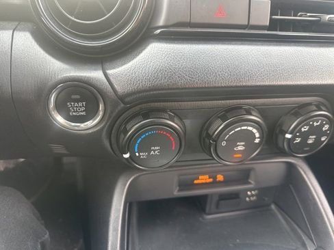 Used 2016 MAZDA MX-5 Miata Club image 21