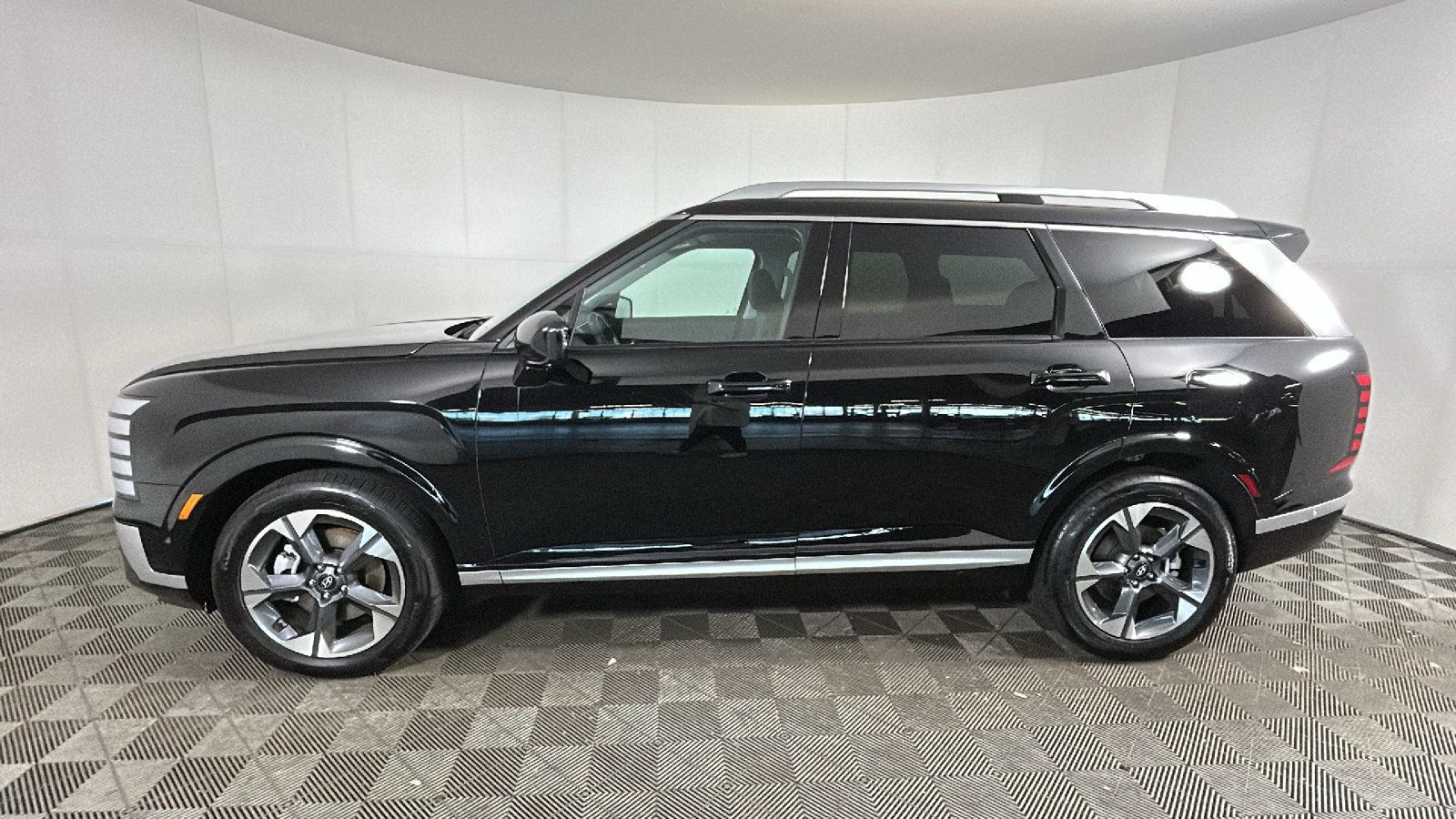 Certified 2026 Hyundai Palisade Limited AWD/4WD image 6