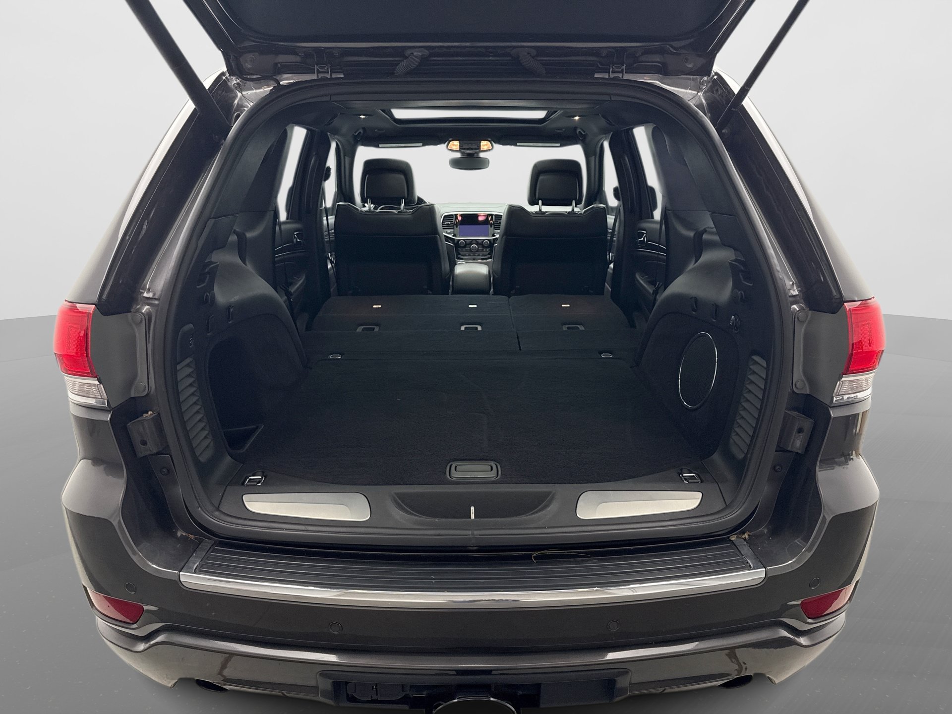 Used 2020 Jeep Grand Cherokee Overland AWD/4WD image 22