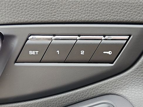 Used 2019 Porsche 718 Boxster S image 23