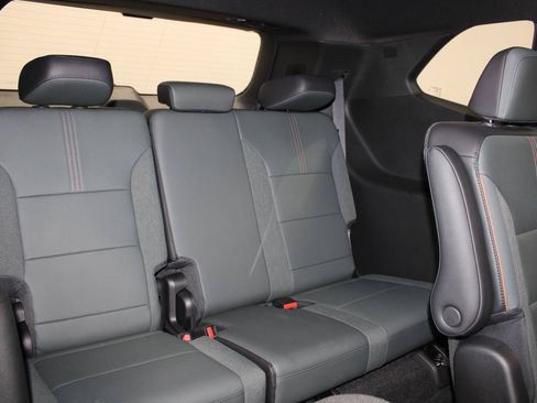 Used 2026 GMC Acadia AT4 w/ Luxury Package AWD/4WD image 23