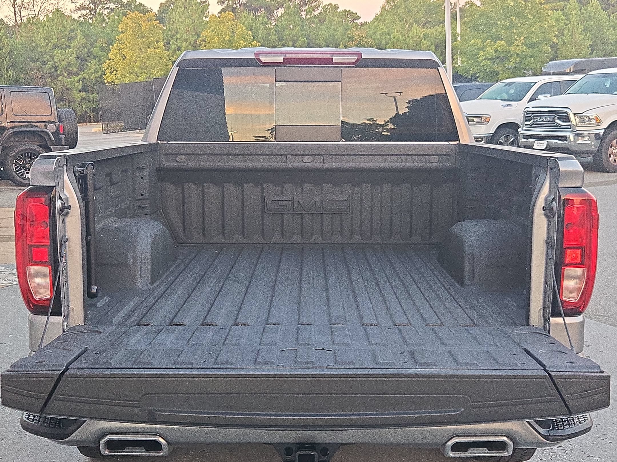 Used 2023 GMC Sierra 1500 Elevation w/ Elevation Premium Package AWD/4WD image 18