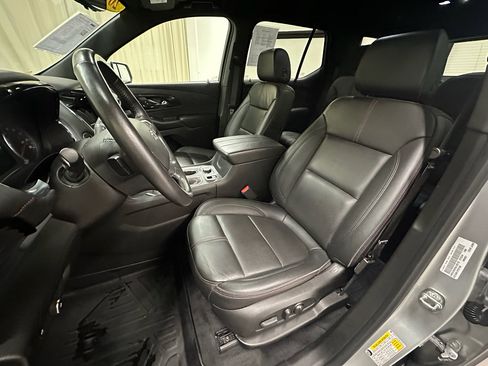 Used 2022 Chevrolet Traverse RS image 28