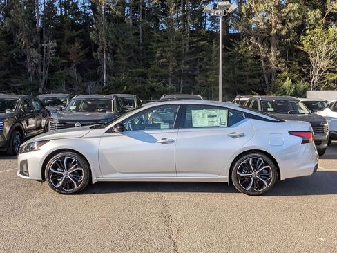 New 2025 Nissan Altima 2.5 SR w/ SR Premium Package image 8