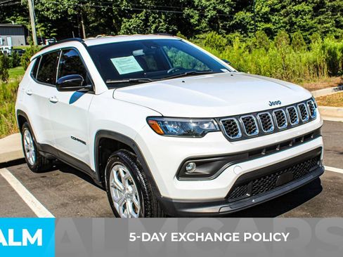 Used 2024 Jeep Compass Latitude AWD/4WD image 3
