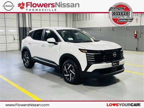 New 2025 Nissan Kicks SV image 1