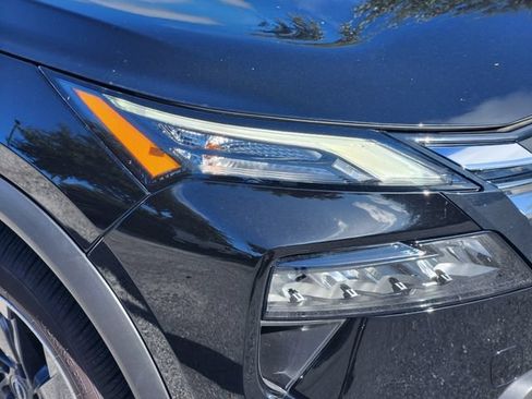 Used 2024 Nissan Rogue SV FWD image 9
