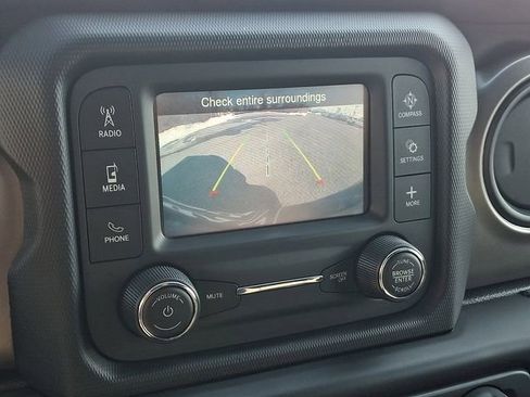 Used 2019 Jeep Wrangler Unlimited Sport image 17