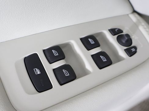 Used 2023 Volvo XC60 B5 Core w/ Climate Package image 41