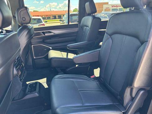 Used 2024 Jeep Wagoneer Series II AWD/4WD image 25
