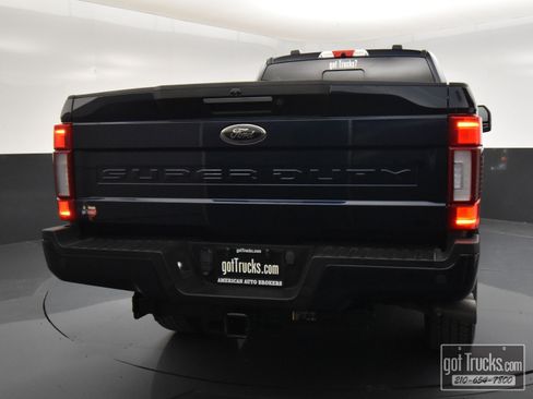 Used 2022 Ford F250 Lariat w/ Black Appearance Package image 5
