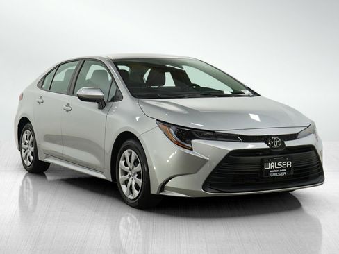 Used 2025 Toyota Corolla LE image 7