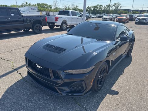 Used 2025 Ford Mustang GT RWD image 2