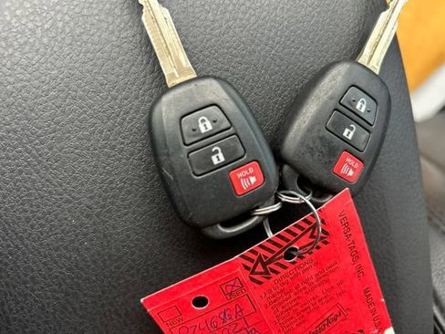 Used 2021 Toyota Tacoma SR5 RWD image 19