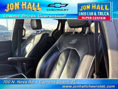 Used 2019 Chrysler Pacifica Limited image 12