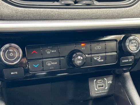 Used 2024 Jeep Compass Latitude image 22