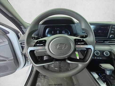 Used 2024 Hyundai Elantra SE FWD image 28