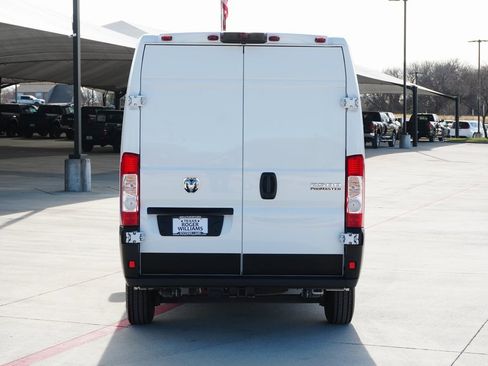 Used 2024 RAM ProMaster 2500 w/ Convenience Group image 4