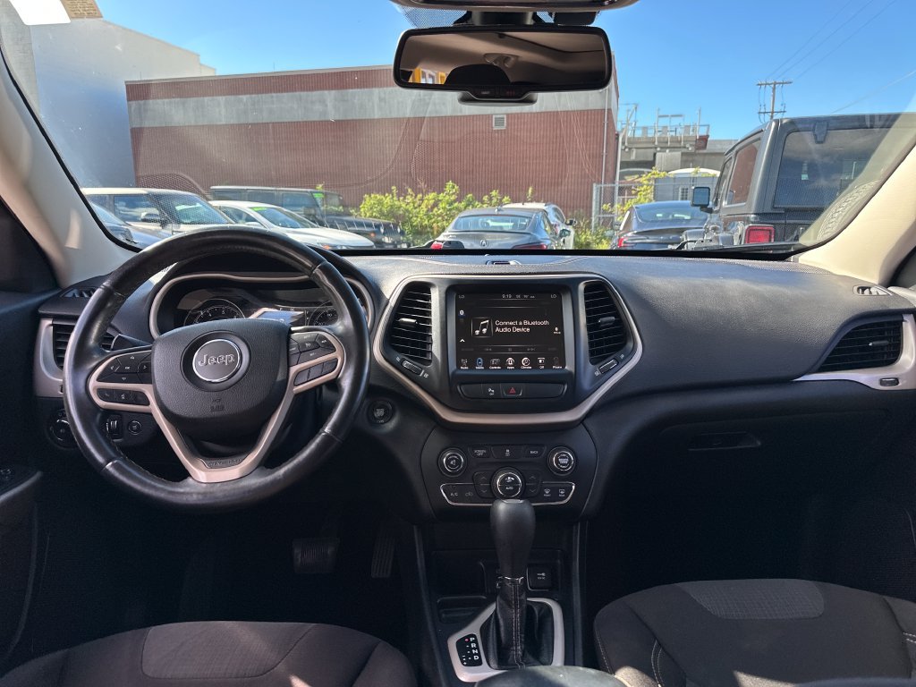 Used 2017 Jeep Cherokee Latitude w/ Comfort/Convenience Group FWD image 14