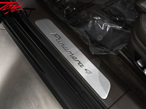 Used 2018 Porsche Panamera 4 image 29