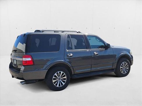 Used 2015 Ford Expedition XLT image 5