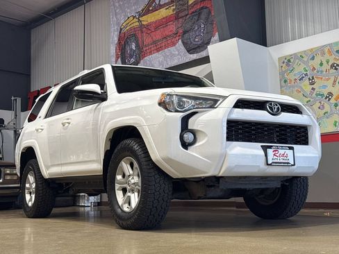 Used 2016 Toyota 4Runner SR5 AWD/4WD image 4