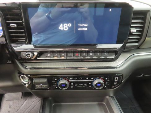 Used 2025 Chevrolet Silverado 2500 ZR2 w/ Technology Package image 16