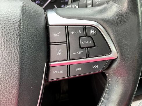 Used 2020 Toyota Highlander Limited FWD image 23