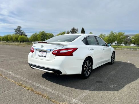 Used 2016 Nissan Altima 2.5 SV w/ Convenience Package FWD image 5