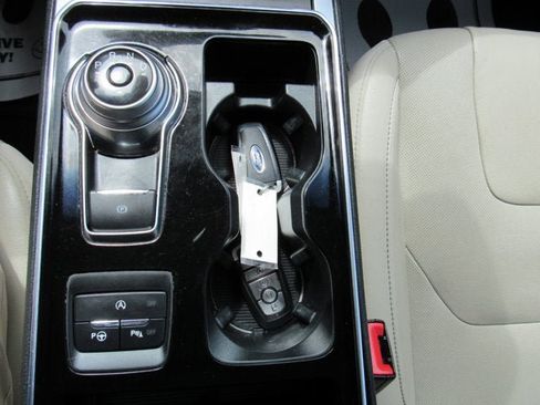 Used 2020 Ford Edge Titanium w/ Equipment Group 301A AWD/4WD image 21