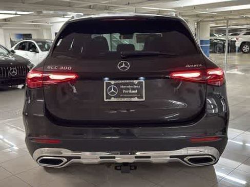 Used 2025 Mercedes-Benz GLC 300 4MATIC image 7