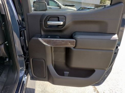 Used 2022 Chevrolet Silverado 1500 LTZ w/ Z71 Off-Road Package image 18