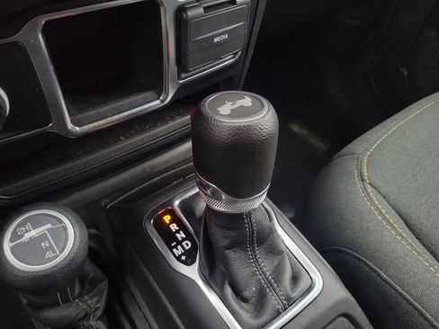 Used 2024 Jeep Wrangler Sport image 31