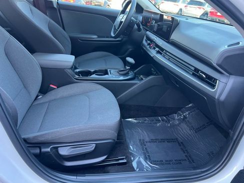 Used 2025 Kia K4 LXS image 30