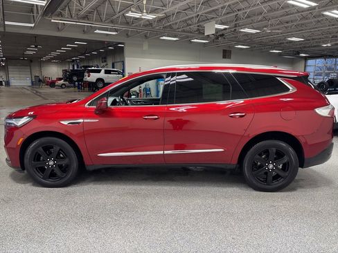 Used 2024 Buick Enclave Essence w/ Sport Touring Edition image 4