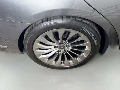 Used 2019 Genesis G90 3.3T Premium image 33