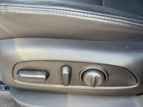 Used 2021 Chevrolet Traverse LT image 17