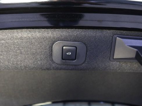 Used 2018 Lincoln Continental Reserve image 29