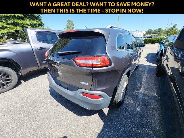 Used 2016 Jeep Cherokee Latitude w/ Cold Weather Group AWD/4WD image 12