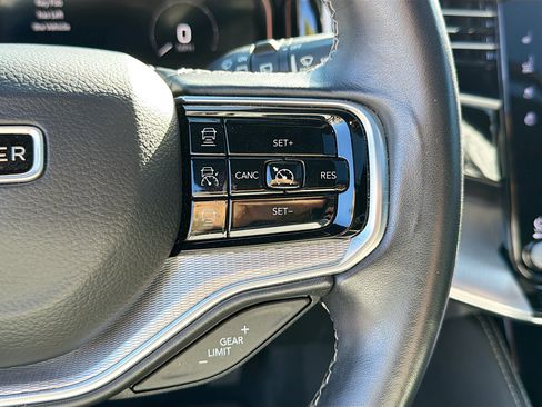 Used 2022 Jeep Grand Wagoneer Series I image 40