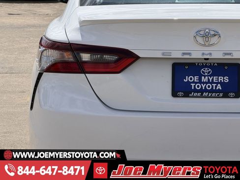Used 2023 Toyota Camry SE image 10