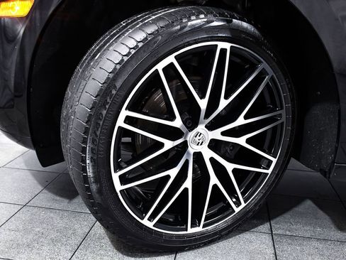 Used 2023 Porsche Macan AWD/4WD image 7