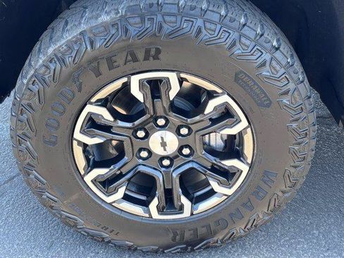 Used 2024 Chevrolet Silverado 1500 ZR2 AWD/4WD image 7