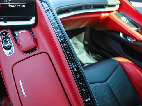 Used 2022 Chevrolet Corvette Stingray Premium Cpe w/ Z51 Performance Package RWD image 16